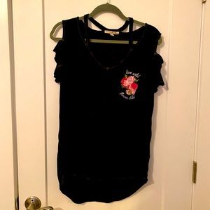 Like new!  Live Wild Flower Chikd!  Hip tshirt with shoulder peak a boo!